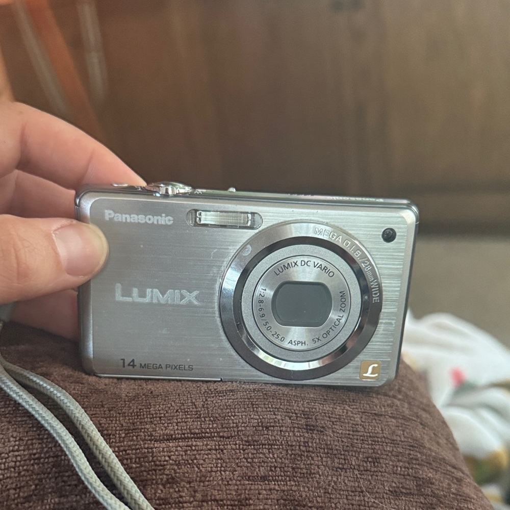 Panasonic Lumix DMC-FH3
